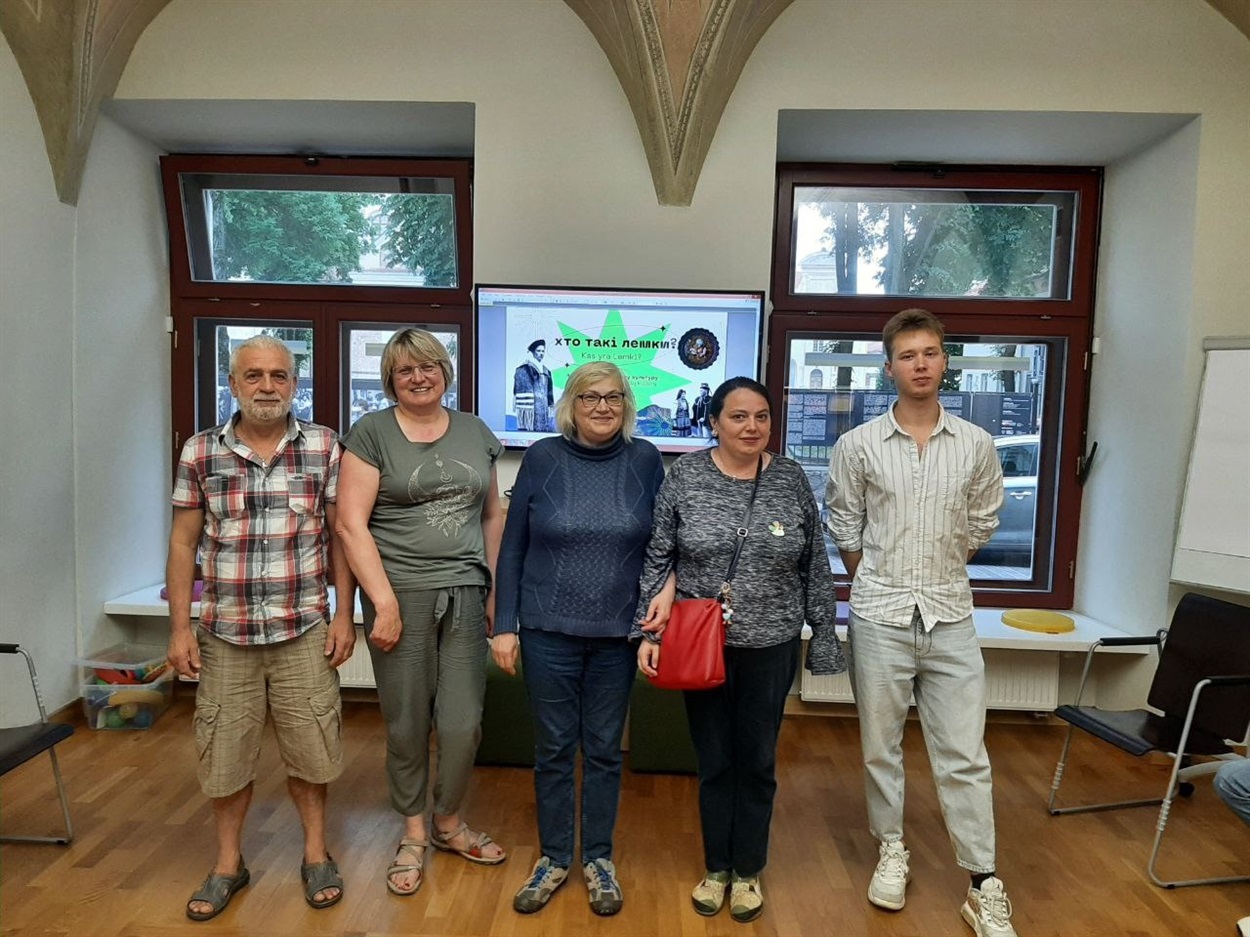 Галина розповідає про українську культуру 