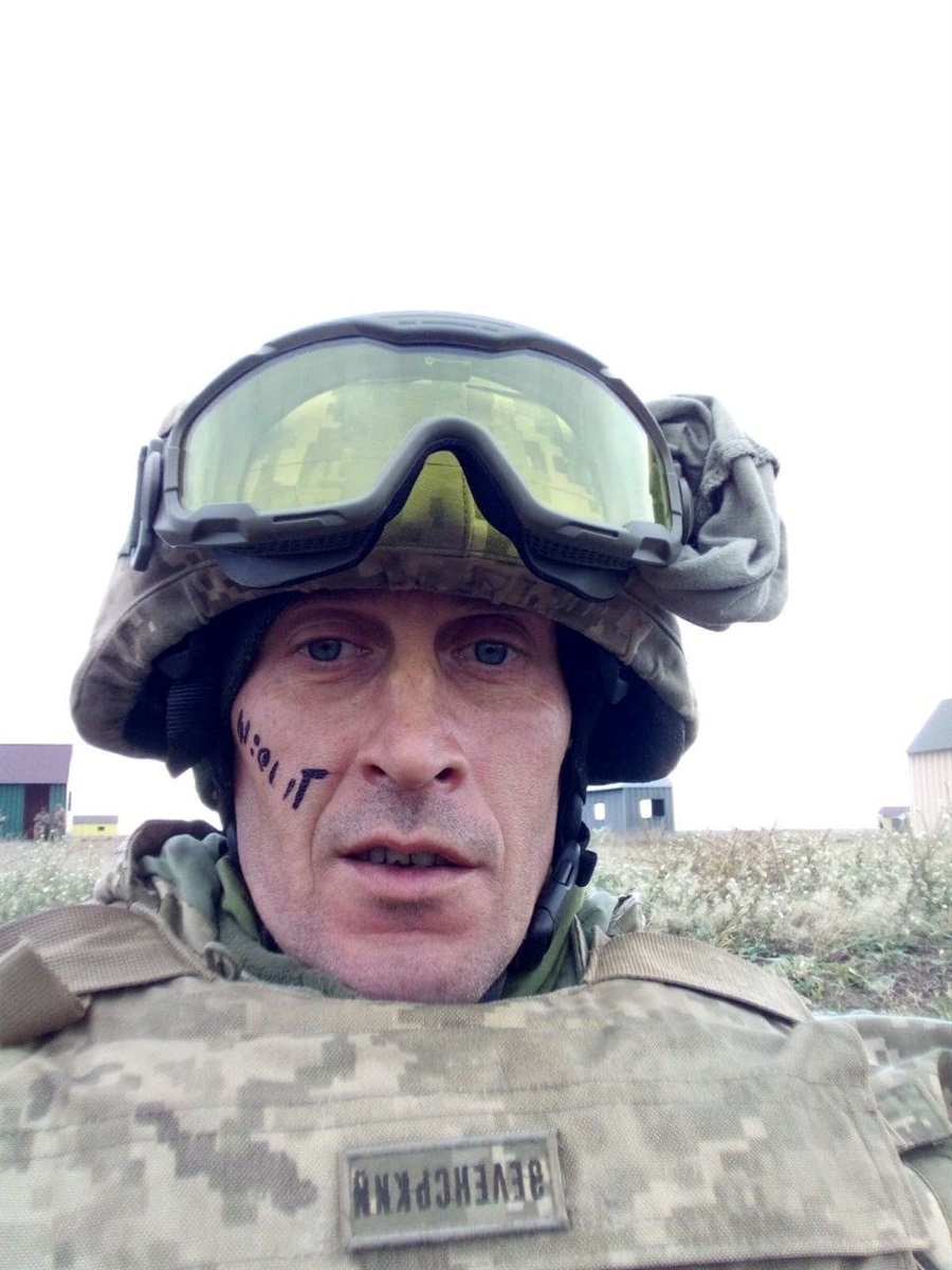 Сергій Зеленський просто однієї миті перестав відповідати на повідомлення дружини. Вона не вірить у його смерть і продовжує чекати