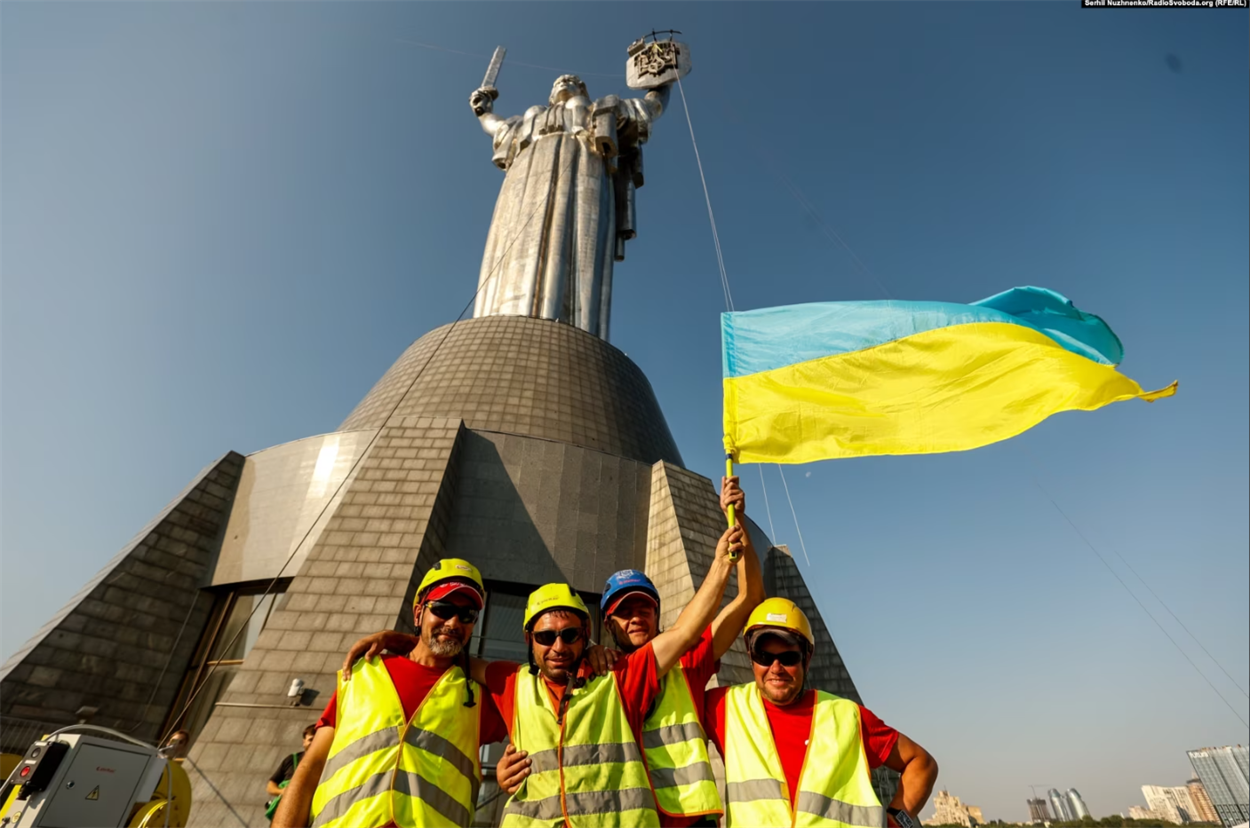 Український тризуб встановили 6 серпня