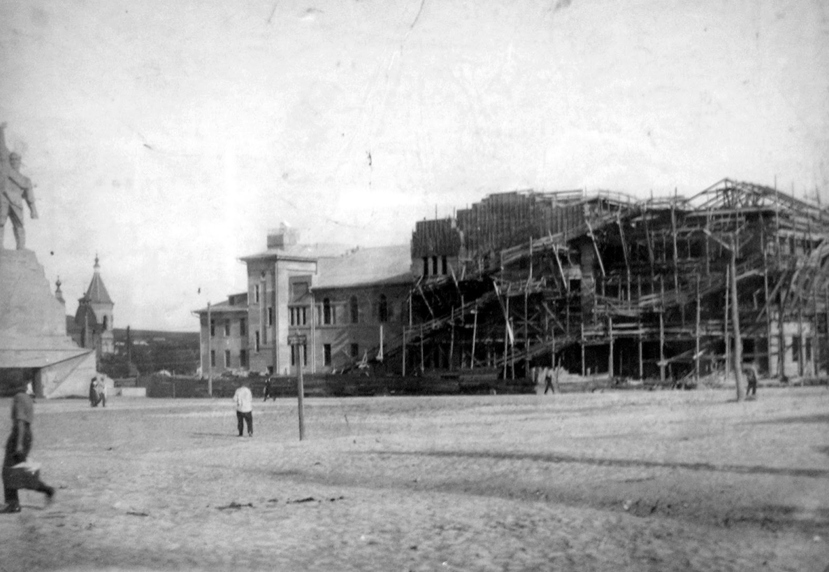 Завершення будівництва палацу, 1926 рік. Фото з колекції Бахмутського краєзнавчого музею