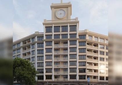 Будинок з годинником, який будують окупанти