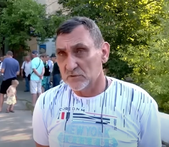 Маріуполець Євген бореться за право на квартиру