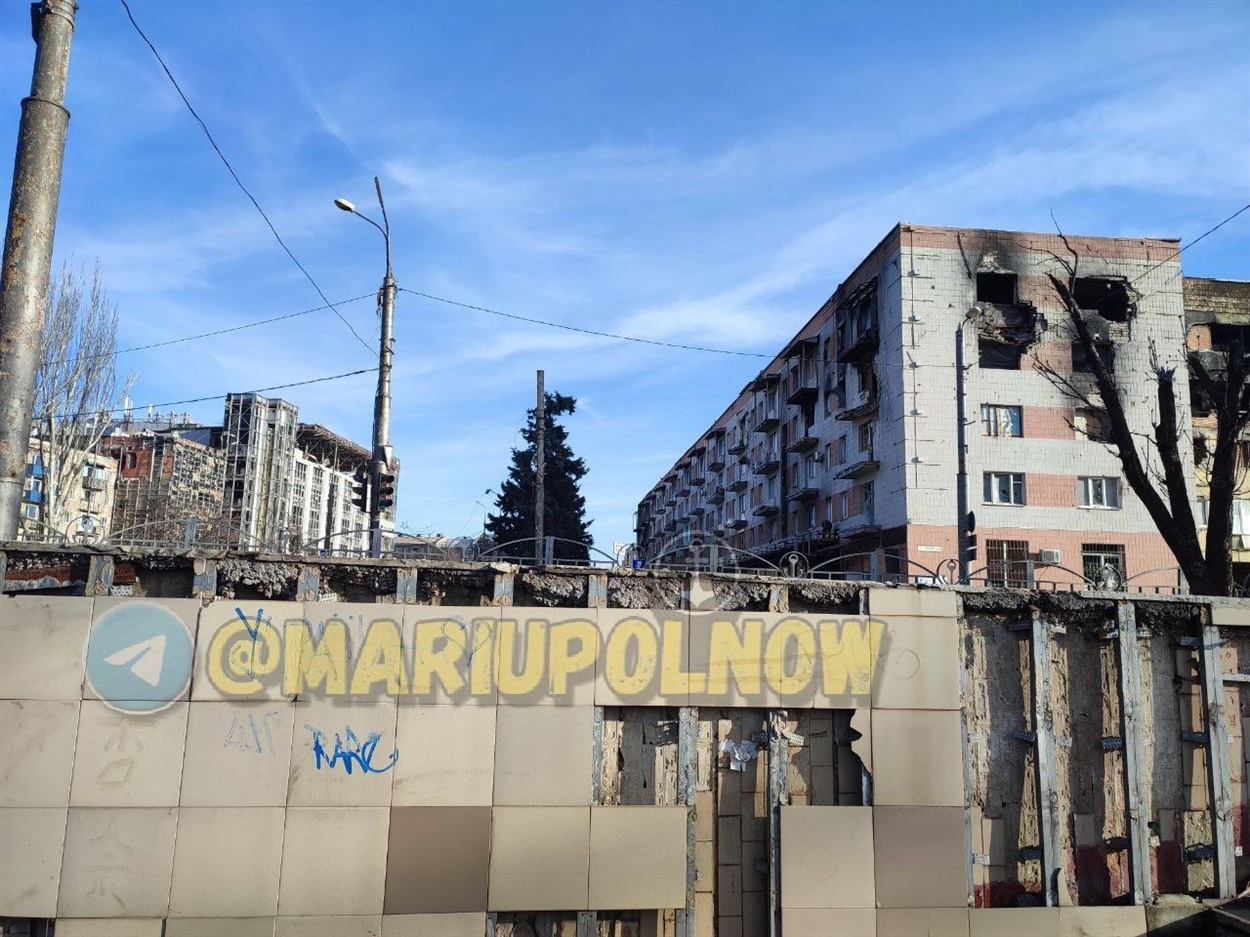 Перехід у центрі міста, куди росіяни скинули бомбу