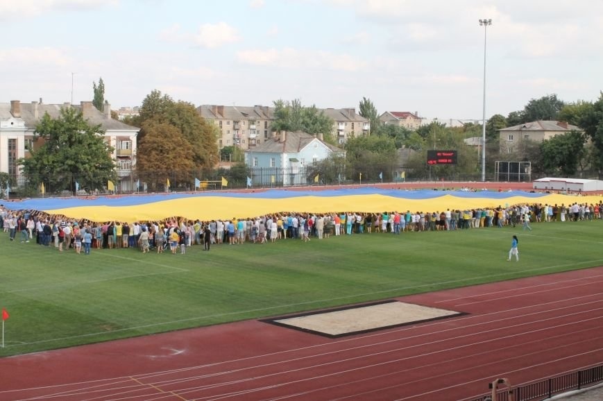 Найбільший прапор України розгорнули у місті 23 серпня 2014 року