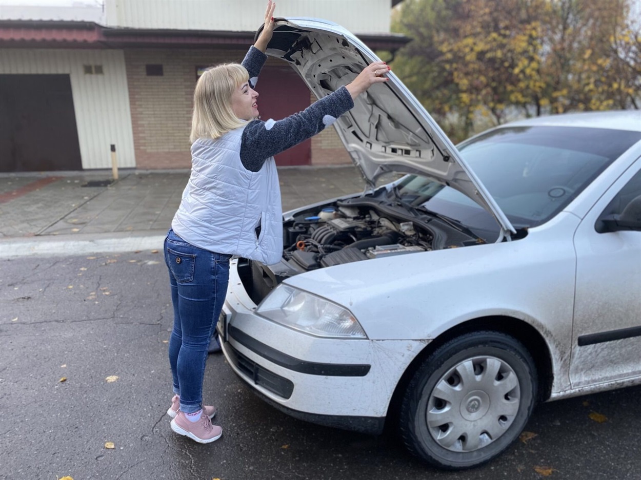 Керую авто Лілія максимально обережно