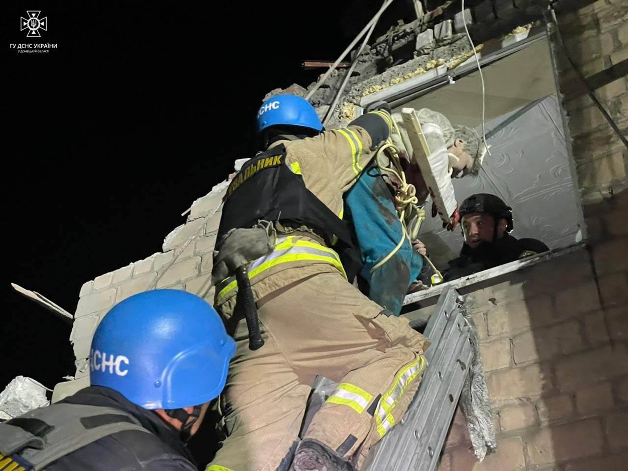 Росіяни влучили у багатоповерхівку