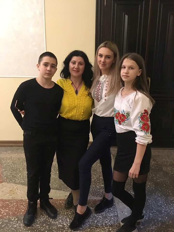 Працювала Олеся в місцевому Будинку культури