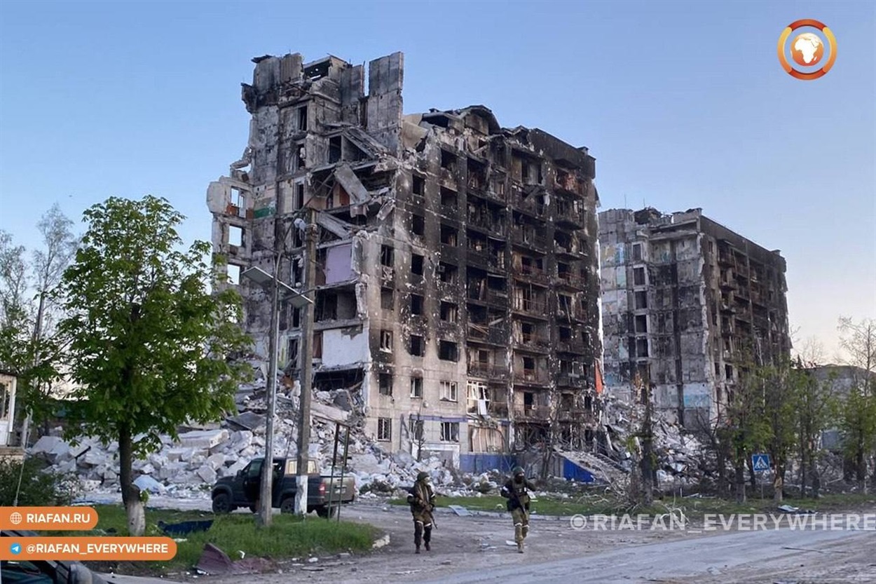 Зруйнована багатоповерхівка у Попасній