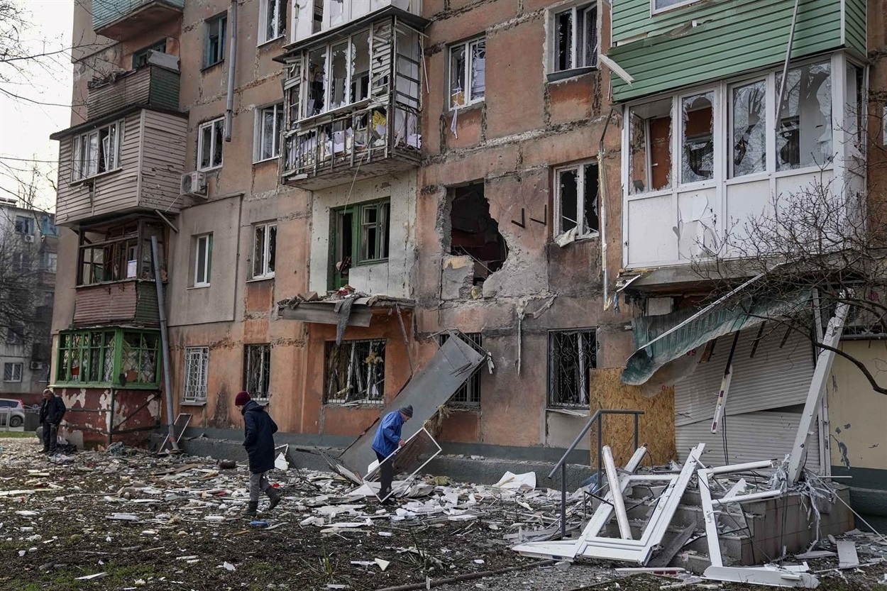 Наслідки російських обстрілів по Маріуполю