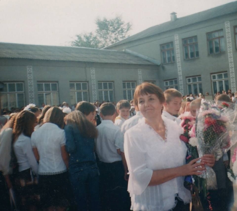 Мама Єлизавети — Лариса Дмитрівна Жарікова, теж писала вірші. Вона вчила дітей у Новопскові і вболівала за Україну