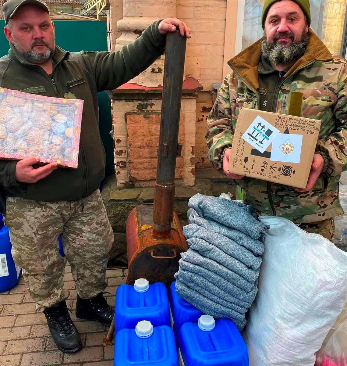 Небайдужі місцеві і підприємці з усієї країни та з-за кордону передають захисникам України допомогу