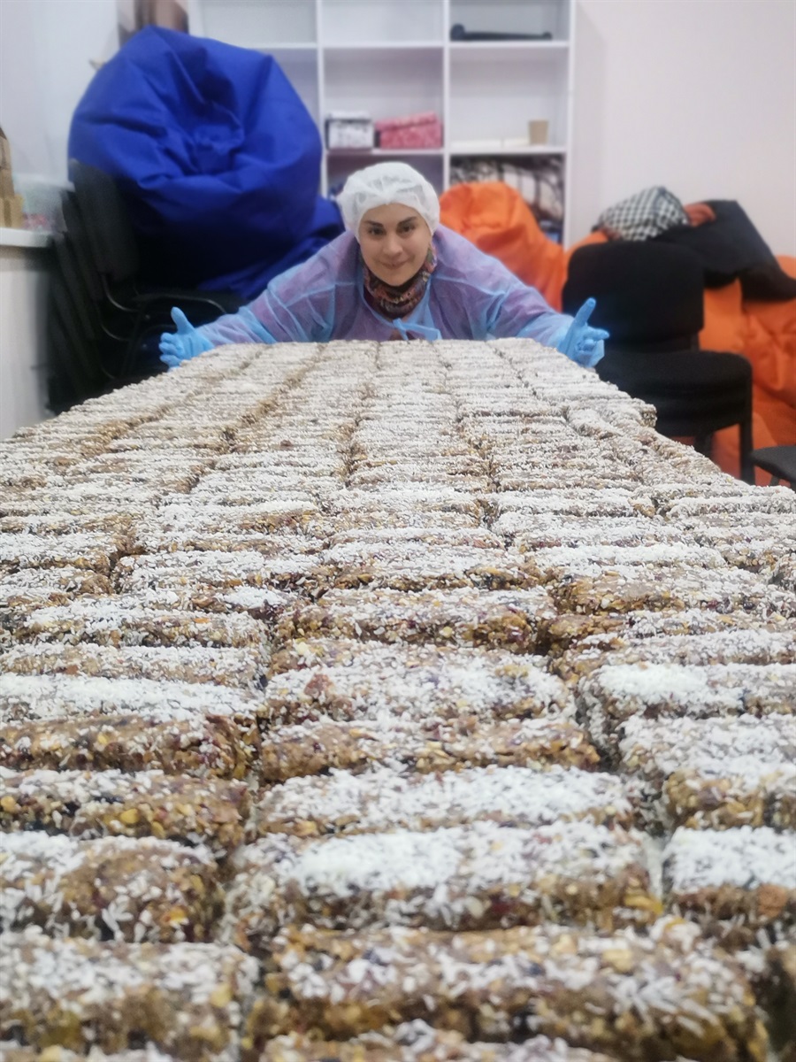Батончики майже готові до відправки захисникам і захисницям