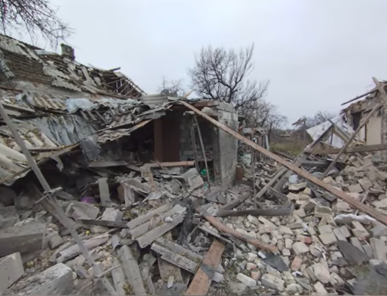 Зруйнований будинок у Красногорівці