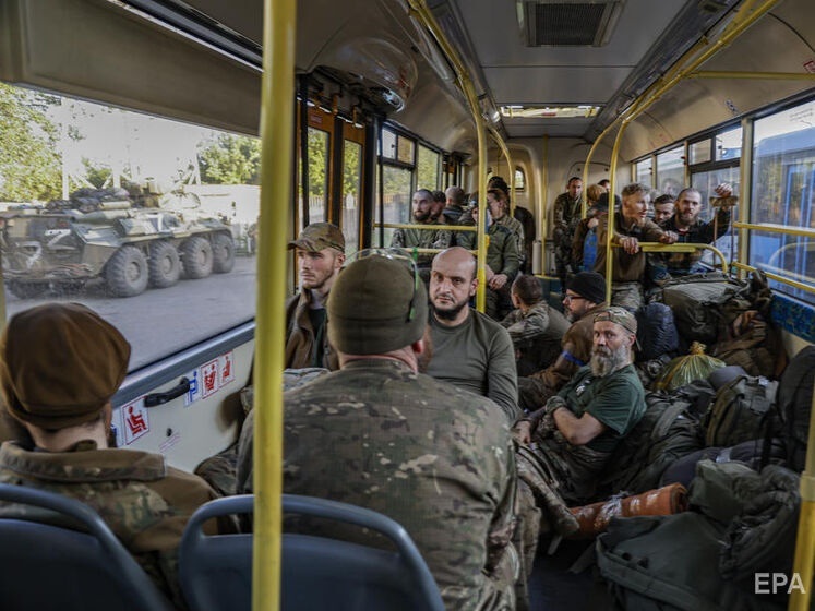 Геннадій в автобусі у день виходу в полон