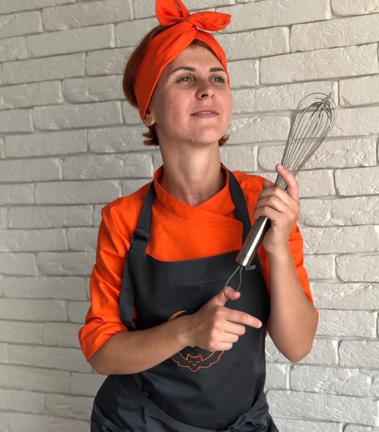 Юлія стала опановувати кондитерську справу