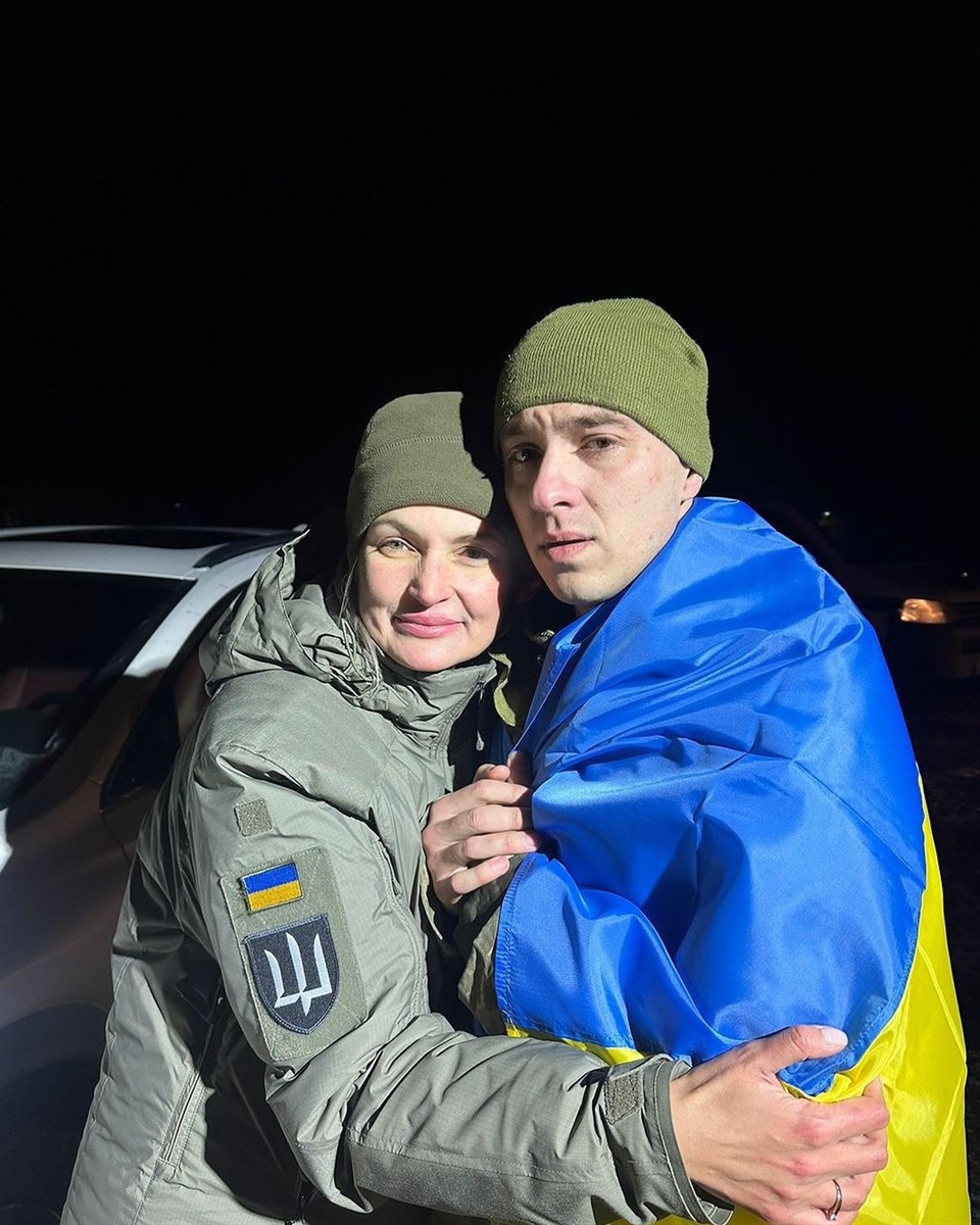 Олександр Куртєв та представниця Координаційного штабу