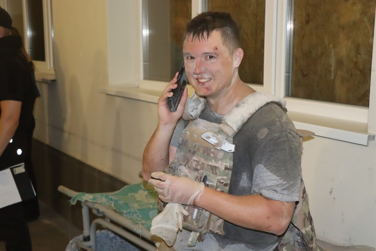 Олександр у лікарні після ворожого удару
