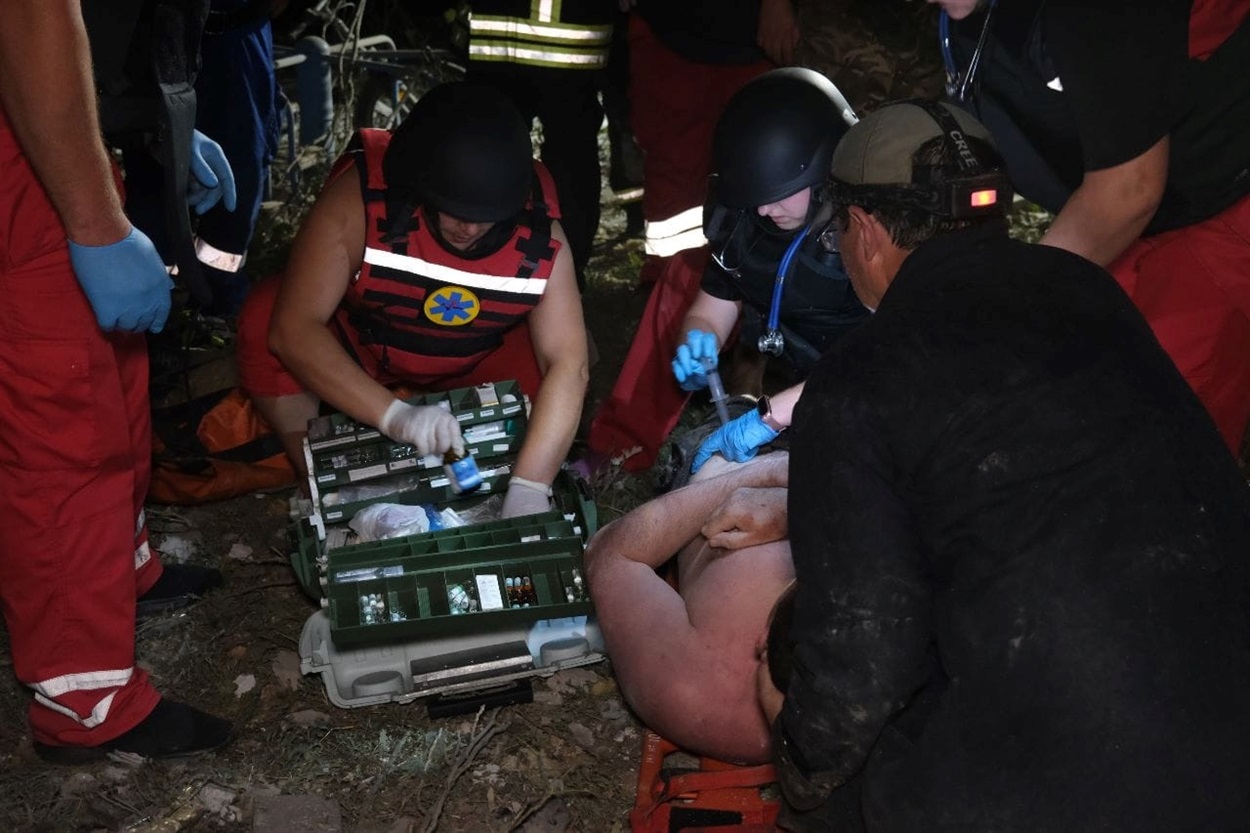 На місці ворожого удару по центру Покровська