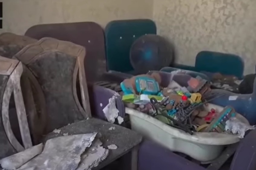 Дитяча кімната у зруйнованій росіянами квартирі
