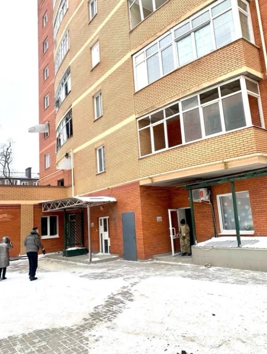 В цьому будинку продають 4-кімнатну квартиру