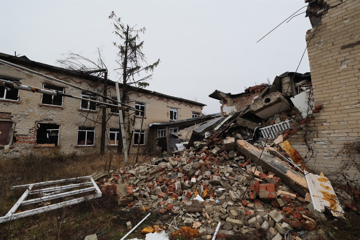 Зруйнована школа у селі Богородичне