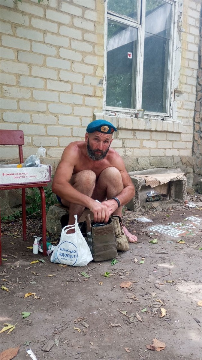 Ілля каже, що на цій світлині батькові збори у, як виявилося, останній вихід на позиції
