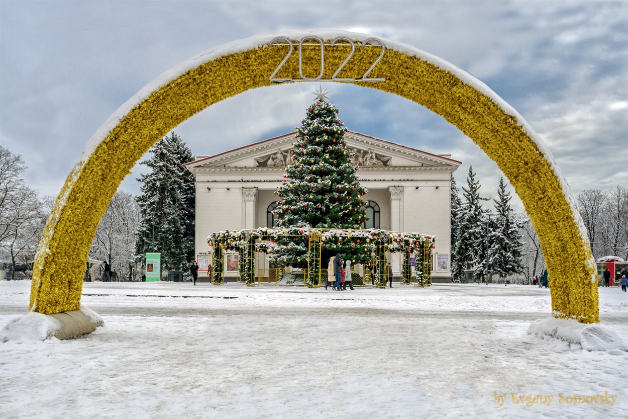 Святково вбраний Маріупольський драмтеатр, 2022 рік
