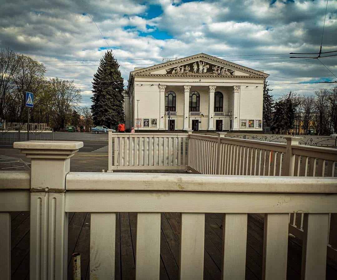 Драмтеатр у Маріуполі