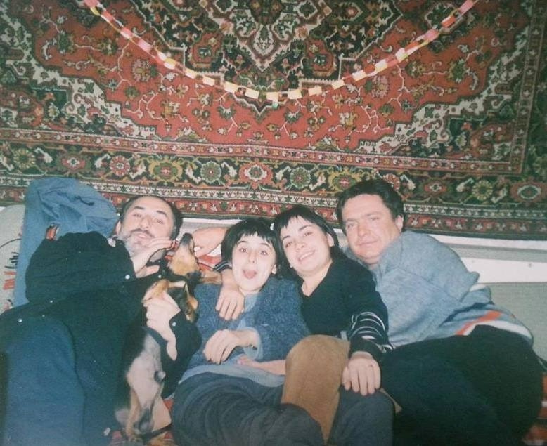 Сергій (ліворуч) з родиною. Ганна Курцановська друга праворуч