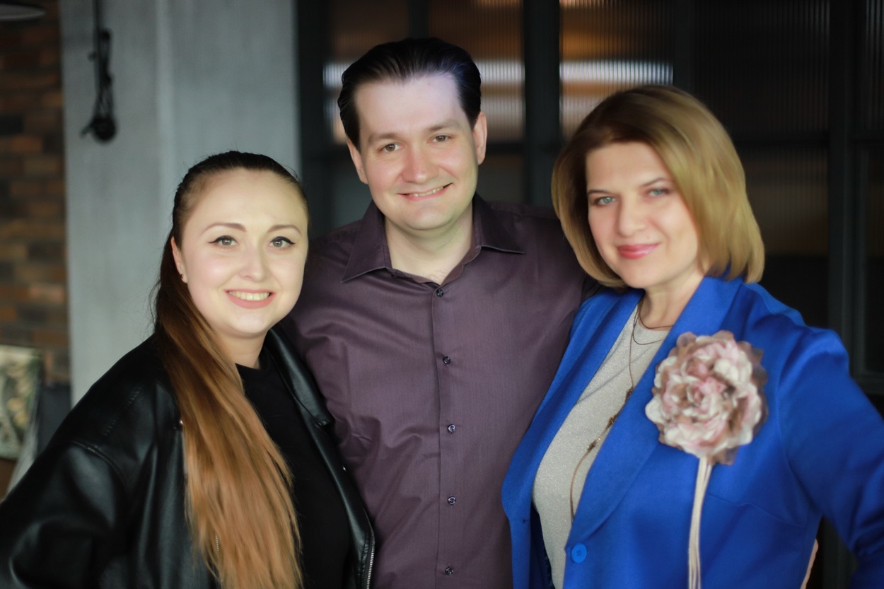 Дарʼя Хрипкова та Олена Єрмоленко, які створили мистецьку лабораторію у Покровську з гостям вечора