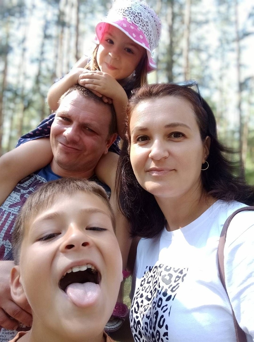 Катерина  з родиною в Торецьку