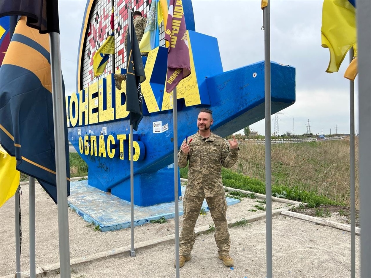 Макс нині захищає рідний схід