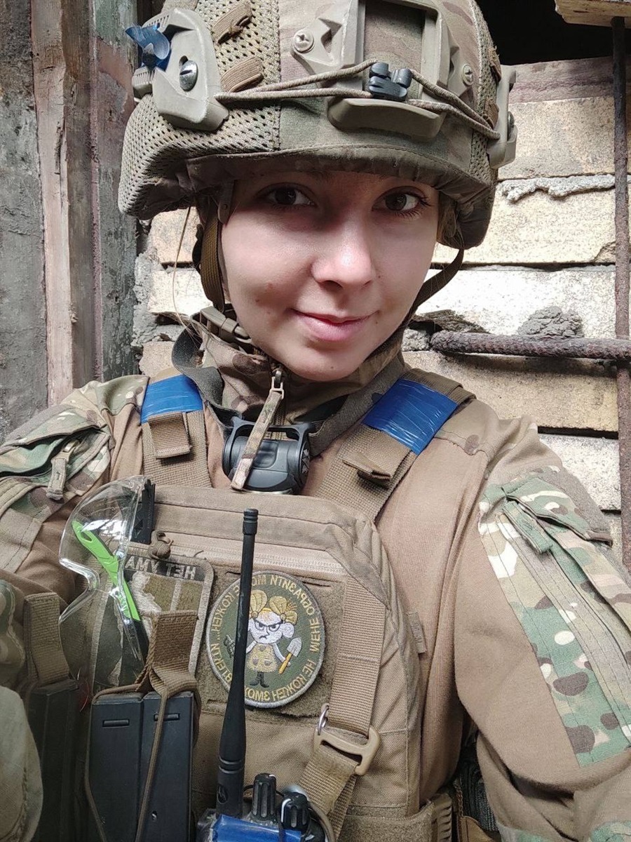 Юлія зрештою таки пішла в "Азов", Маріуполь 2022