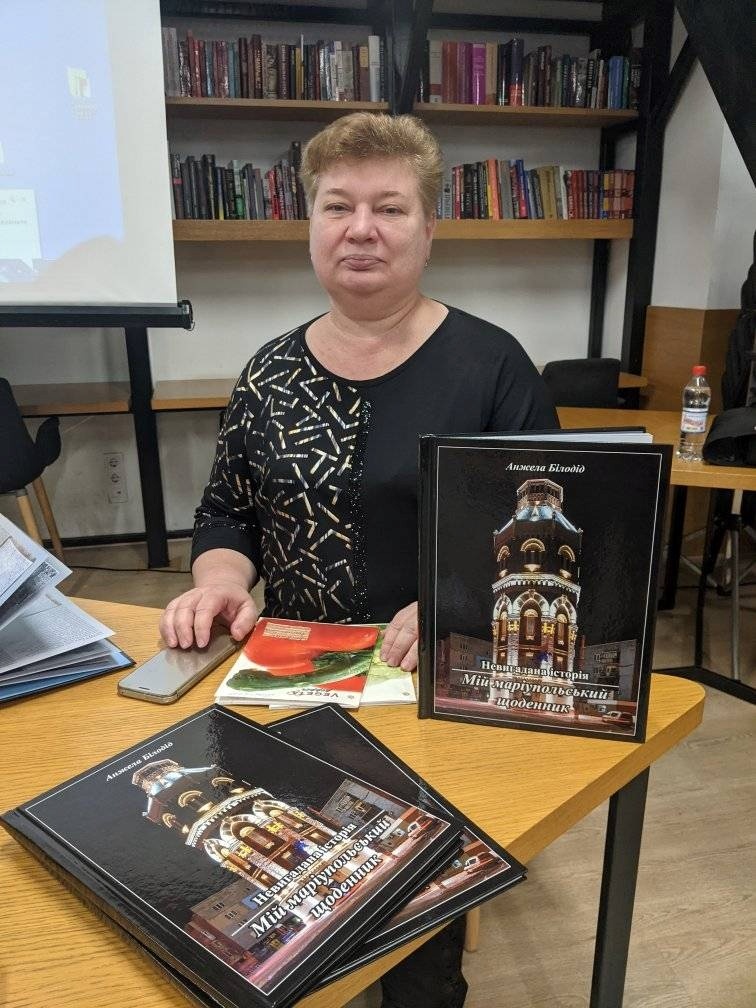 Анжела під час презентації фотокниги