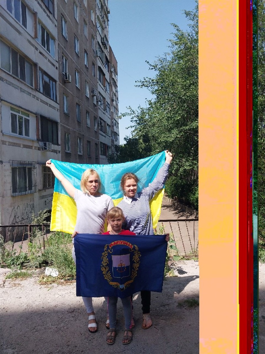 Вікторія з доньками 