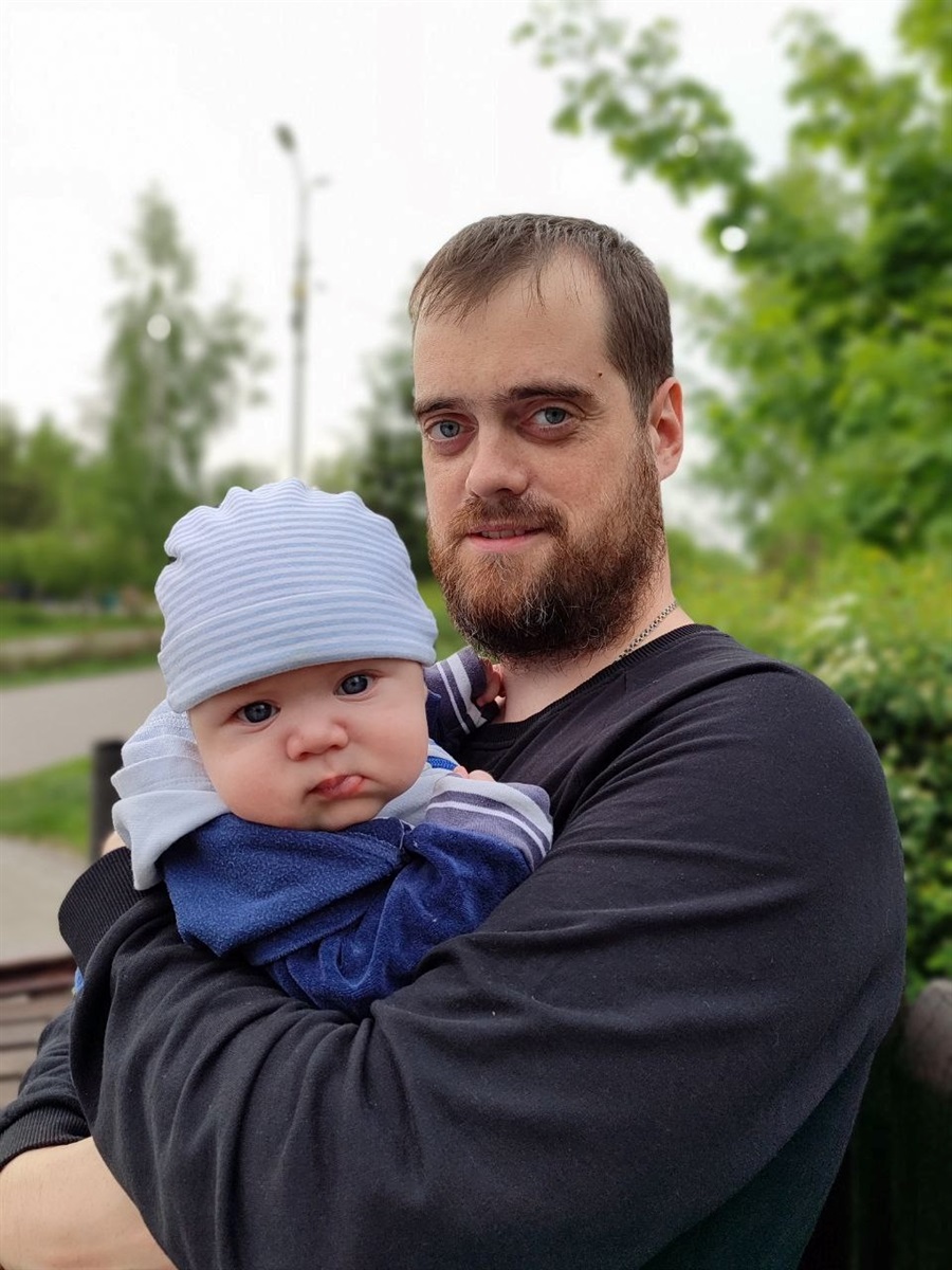 Віктор з маленьким сином