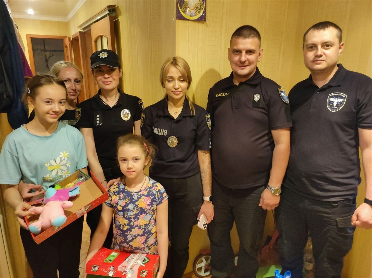 Волонтери вітали дітей