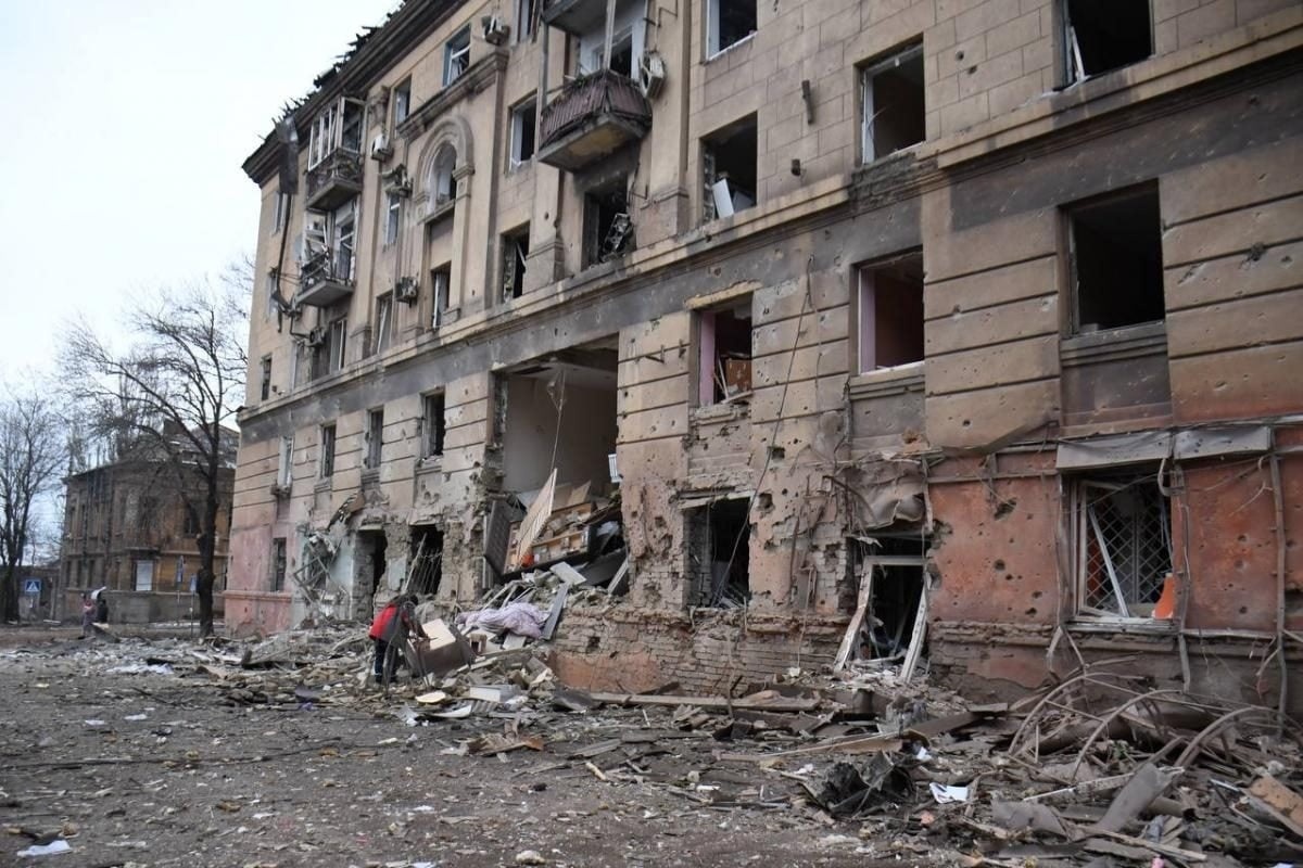Ворожі обстріли Маріуполя