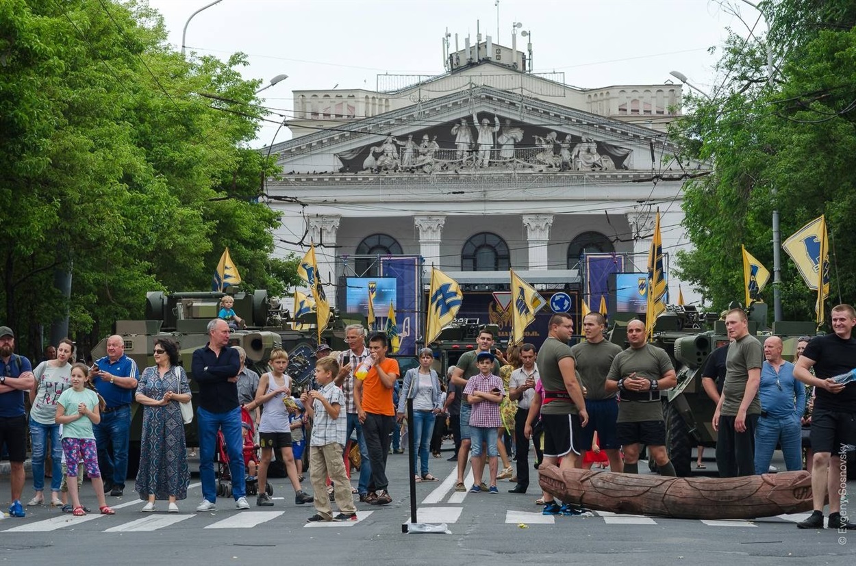 Урочистості з нагоди Дня визволення Маріуполя