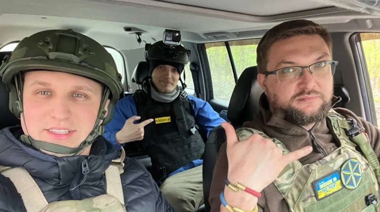 Волонтери ГО "Набуток" та їхній очільник Сергій Чайковський