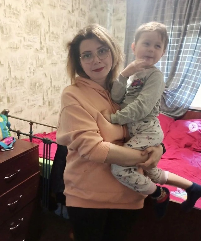 Олена з сином після переїзду на Полтавщину