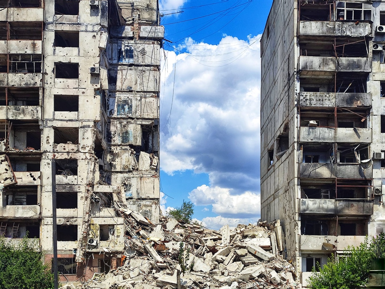 Руїнації від російських КАБів в центрі Оріхова