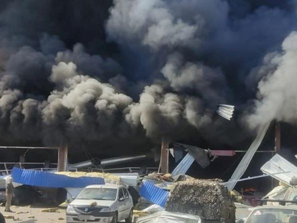 На місці влучання зайнялася пожежа