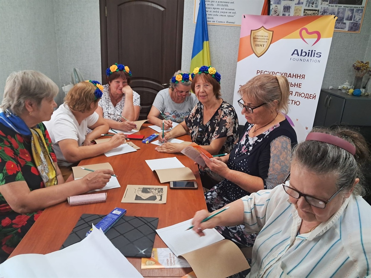 Учасниці заходів у віночках, які створила Олена Білецька