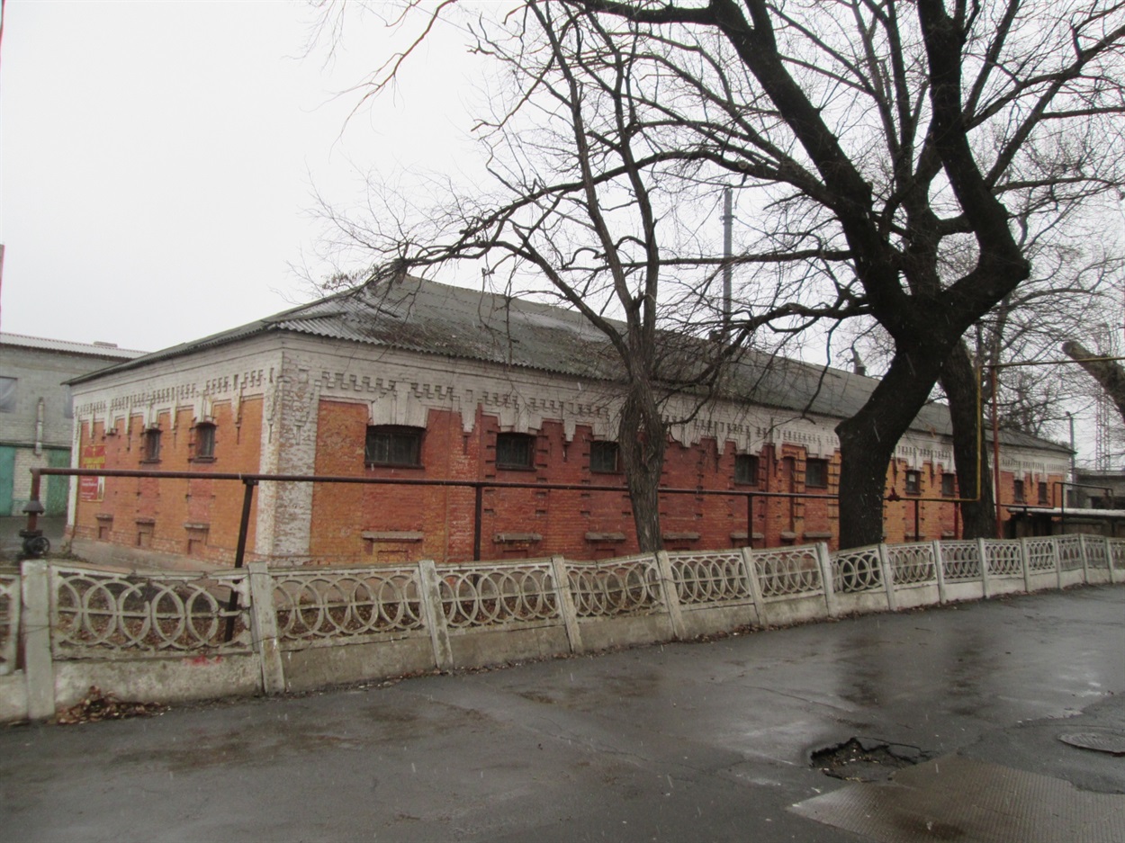 Склад вулиці Залізничній, 44