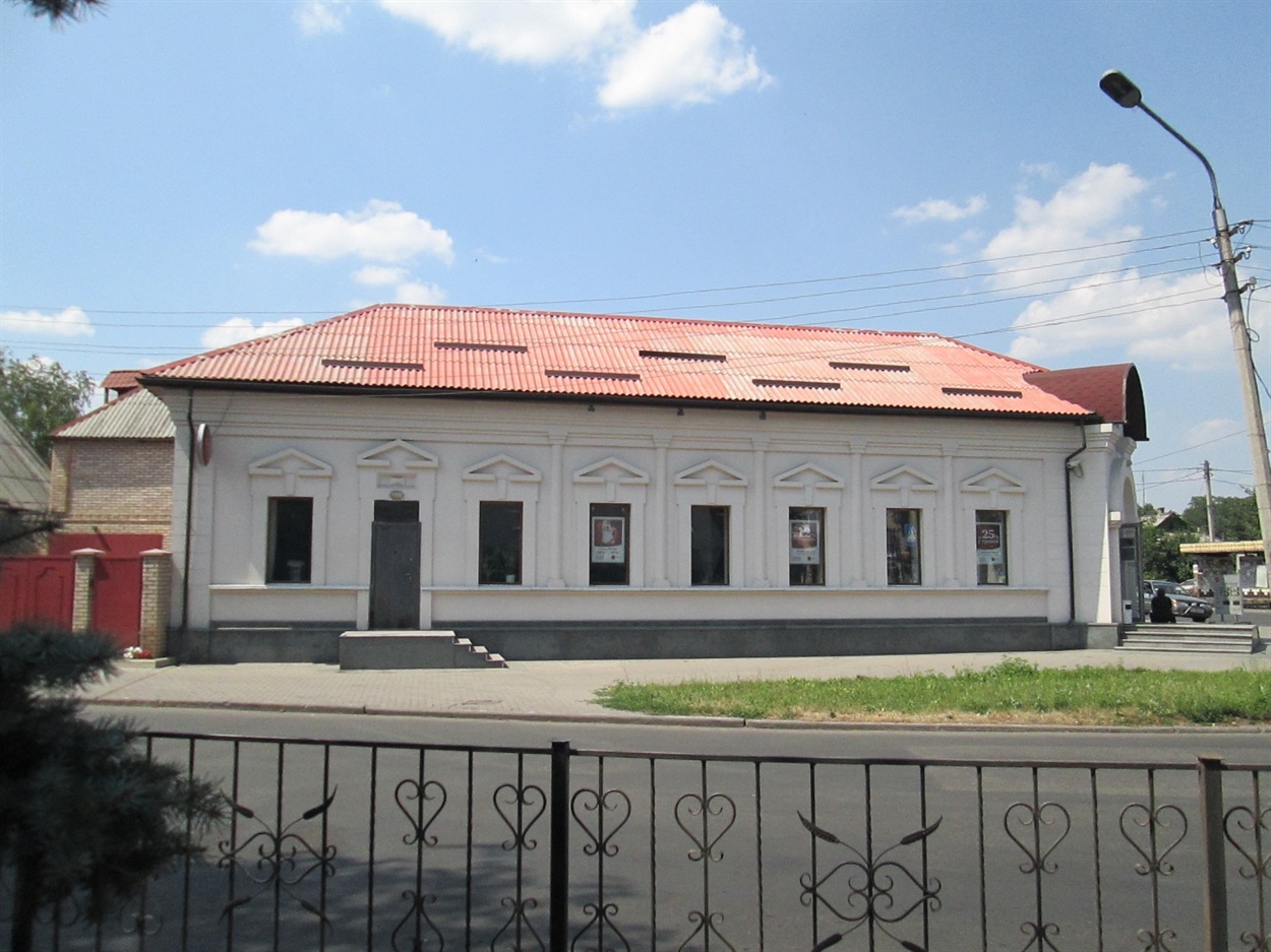 Будинок знаходиться на вулиці Івана Богуна