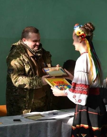 Ольга познайомилася із Петром у школі, де навчалася