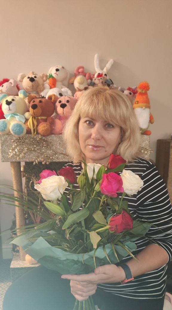 Аби впоратися із болем втрати Валентина в'яже іграшки