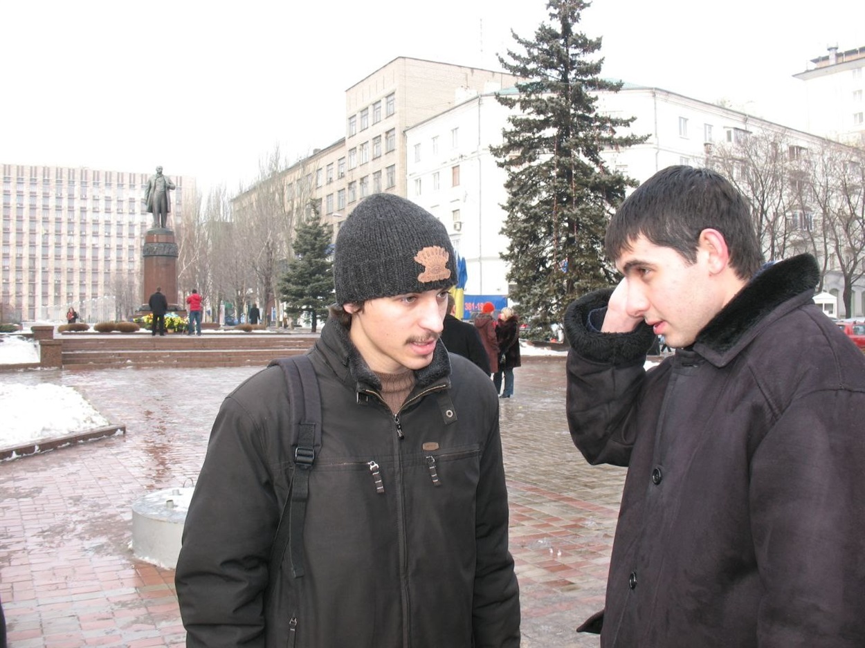 22 січня 2008 року, день Соборності. Біля пам'ятника Шевченку в Донецьку. Сергій Стуканов і Юрій Матущак
