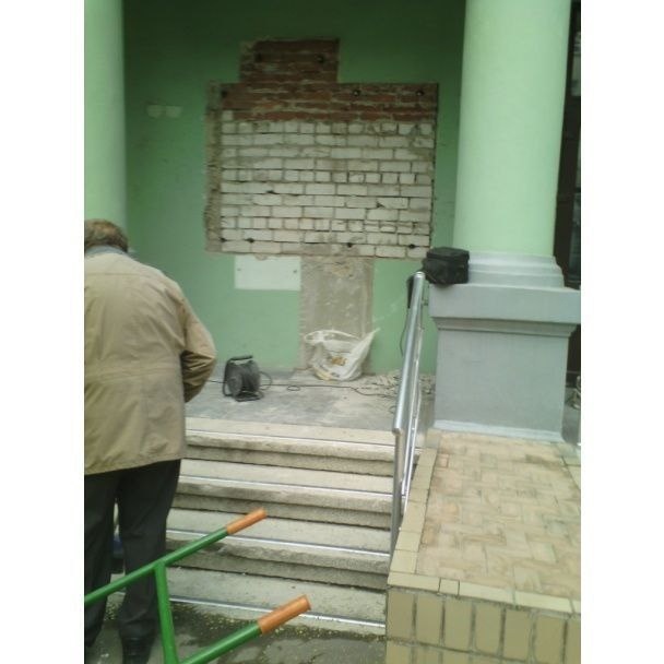 У травні 2015 бойовики його демонтували